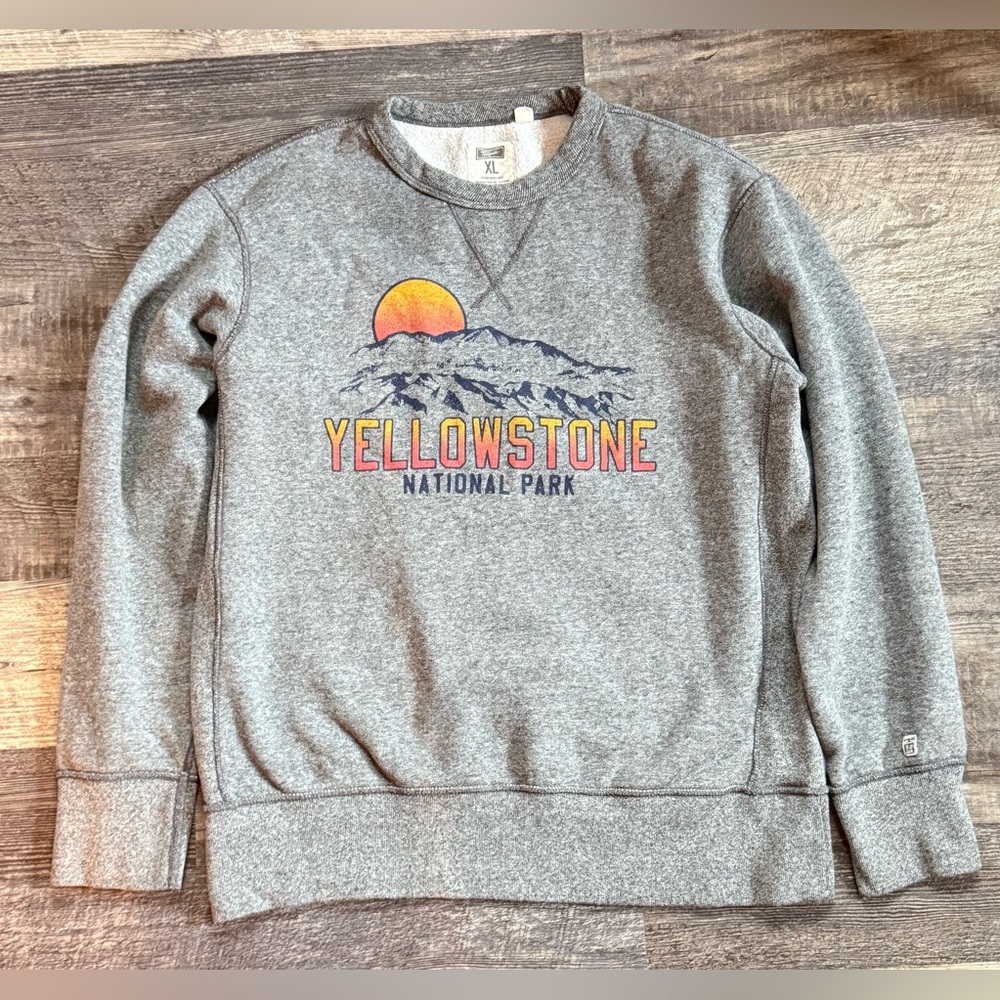 Vintage-style Yellowstone sweatshirt by Tailgate size XL